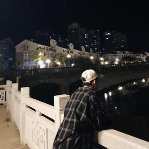 少妇做爰喜欢又大又粗
